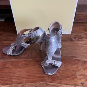Micheal Kors size 8 silver